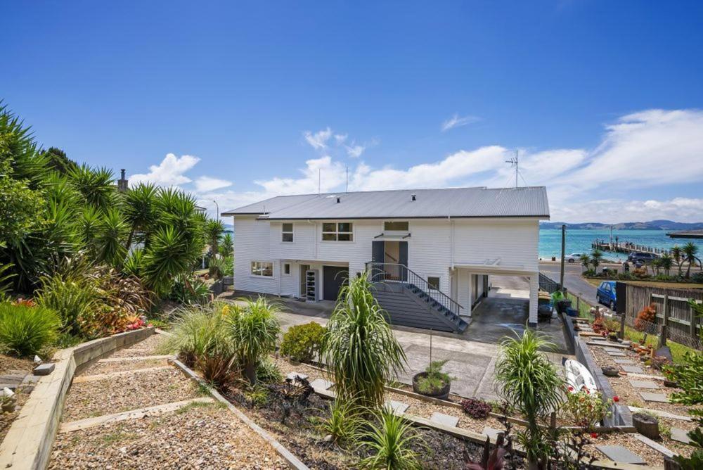 Beach Front Resort! Maraetai Exterior photo
